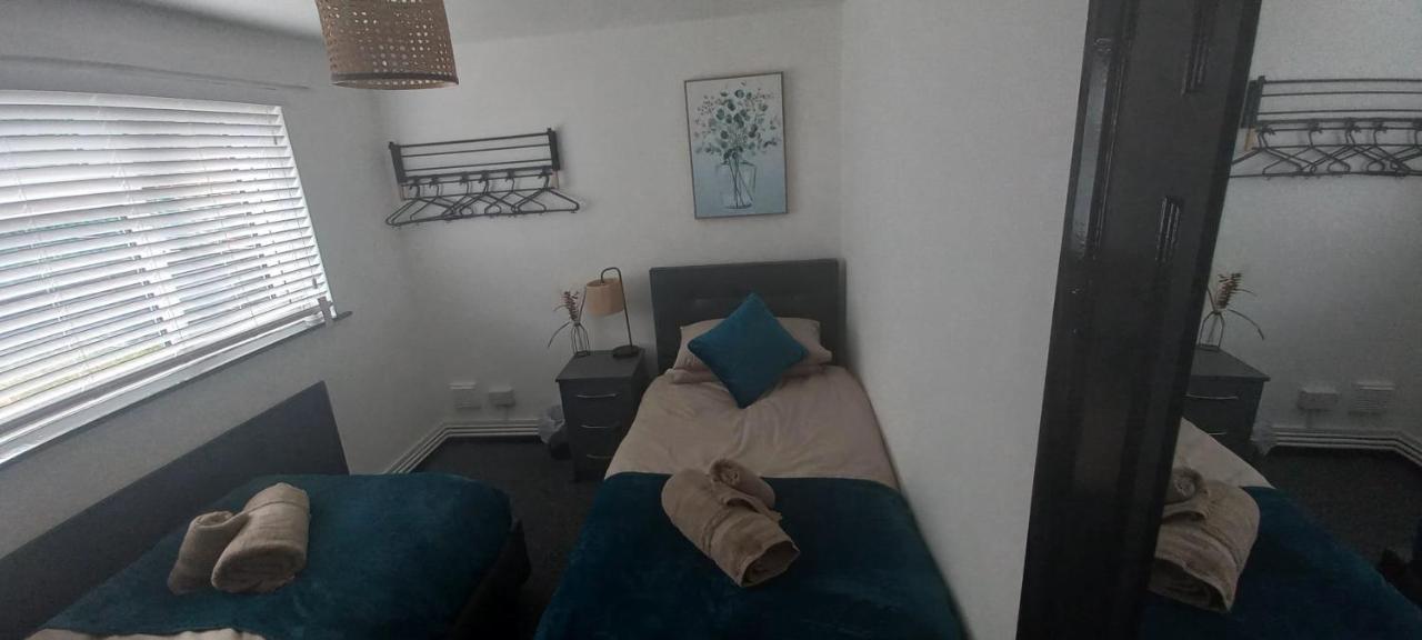 6-Min Walk To New Cross Parking Long Stay Discounts 伍尔弗汉普顿 外观 照片
